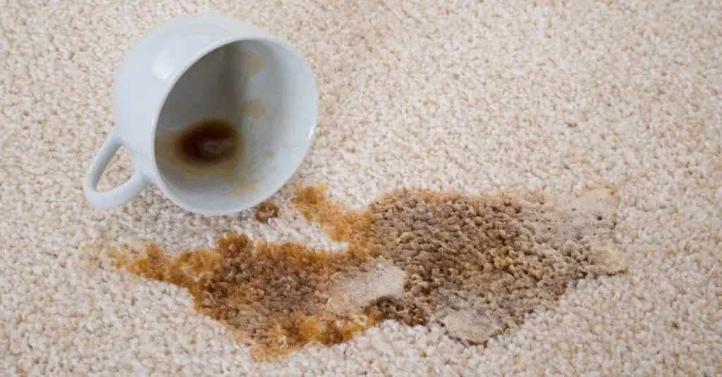 پاک کردن لکه چای از روی فرش