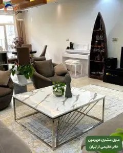 فرش ماشینی افرند ۱۲۰۰ شانه گل برجسته زمینه نقره‌ای کد ۲۲۵۷