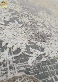 فرش گل برجسته زمینه ذغالي
