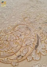 فرش گل برجسته زمینه کرم